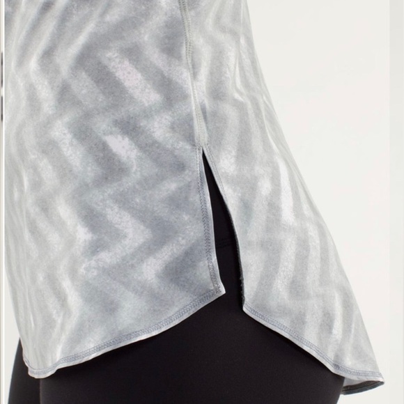 Lululemon Venus Tank Blazer Fossil / Fossil Material: Luxtreme, Swift size:6 - Picture 6 of 13